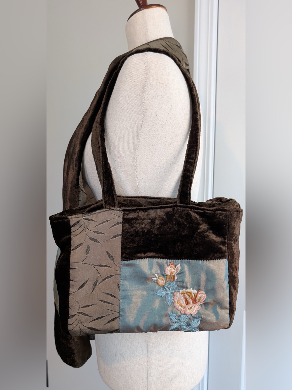 Two’s Company Women’s Purse and Matching Scarf Velvet Satin Brown Neutral Floral - Picture 2 of 15